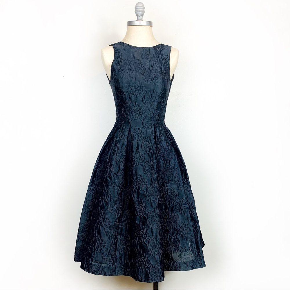 Elegant Black Textured H&M Cocktail Dress w/ Hidden Pockets - Party Dress